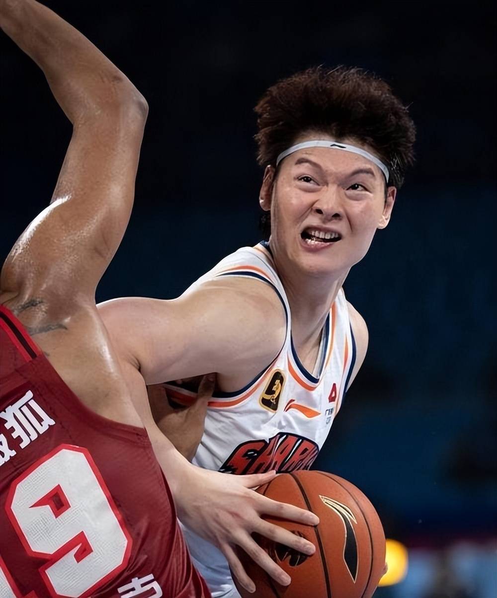 星空体育网页版登录入口-贵阳队员神勇突破，连胜上升积分榜