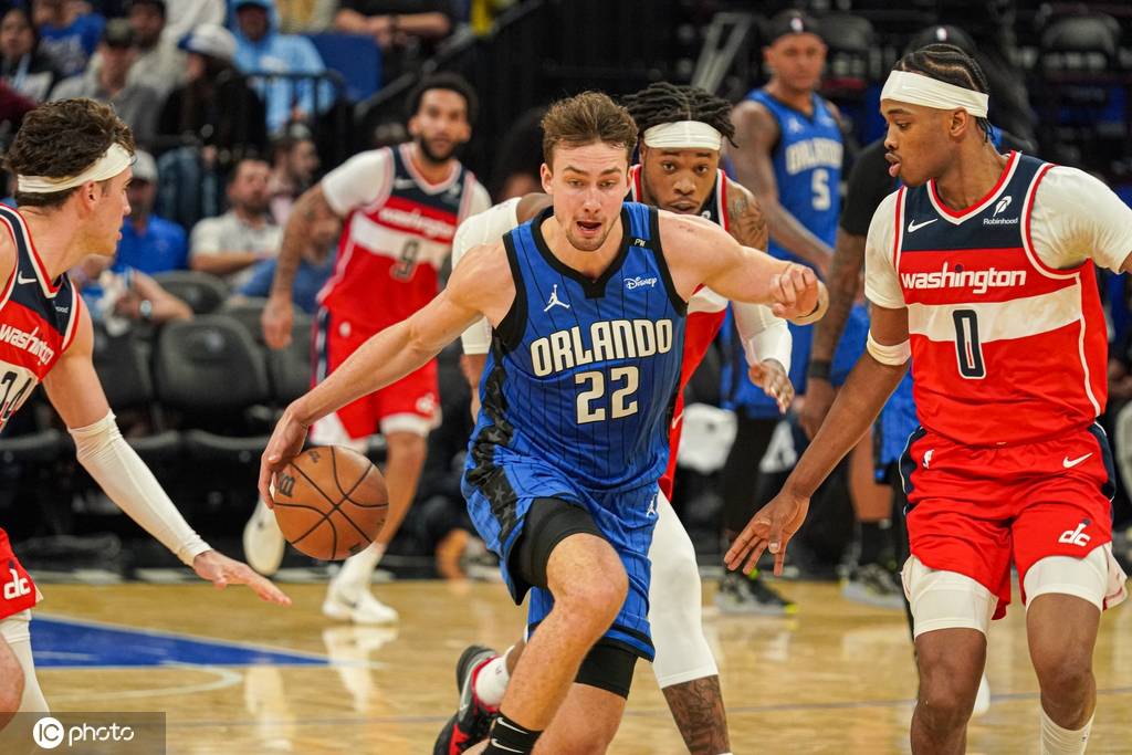 星空体育中国官网-关于黄蜂大胜老鹰双塔组合均贡献三双带领球队挽回形势的信息