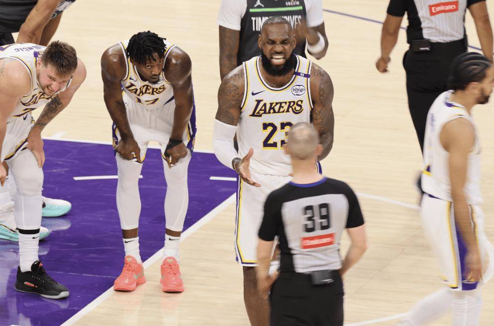 星空体育官方网站-湖人不敌火箭，詹姆斯孤注一掷